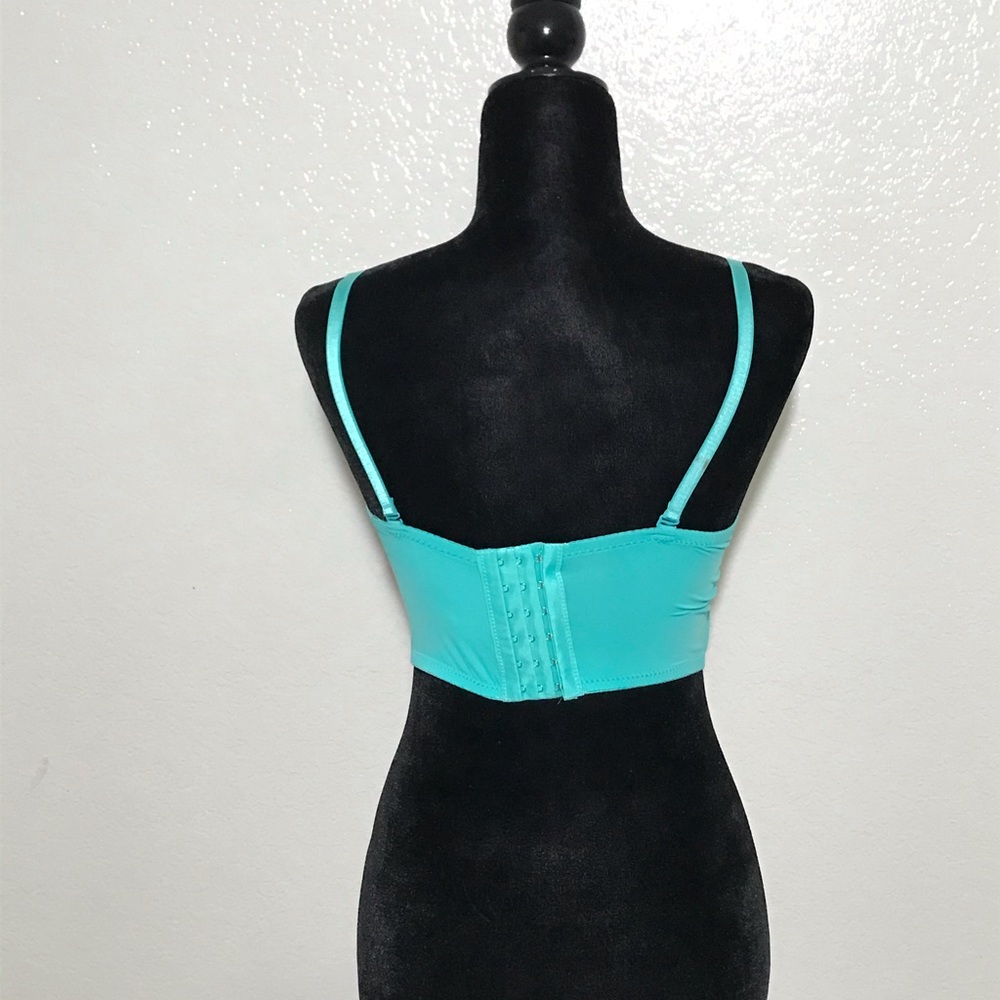 Bras - Picture 4 of 6